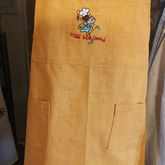 Crossback apron. - Picture 2 of 4